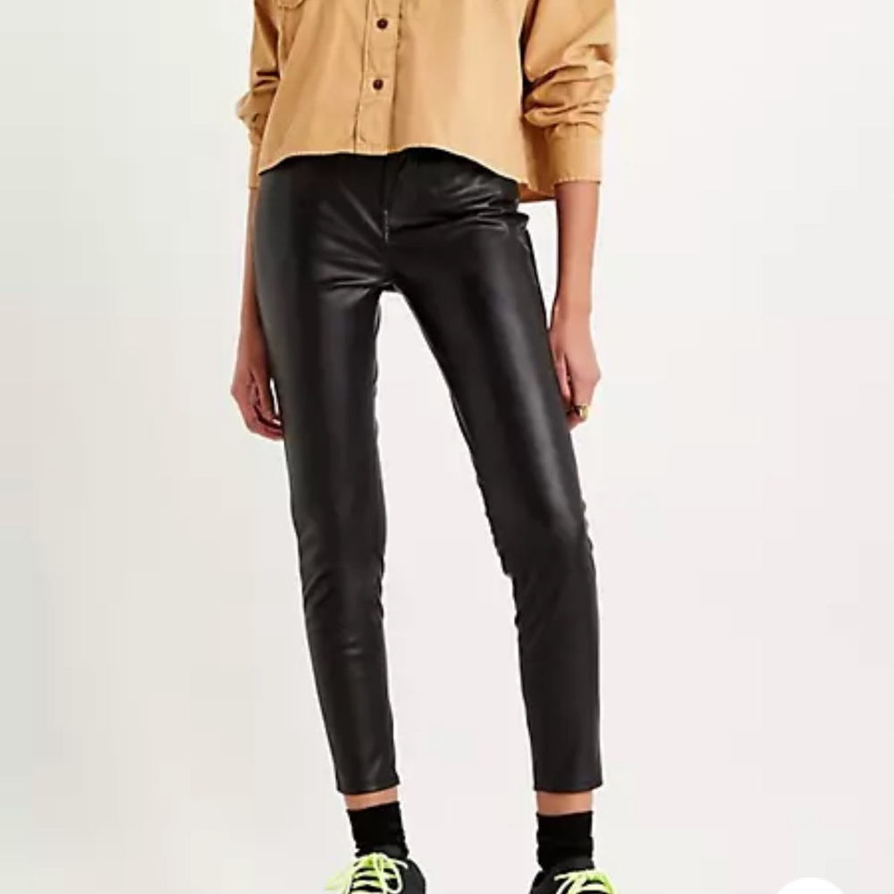 Levi's Black Ankle Pants
